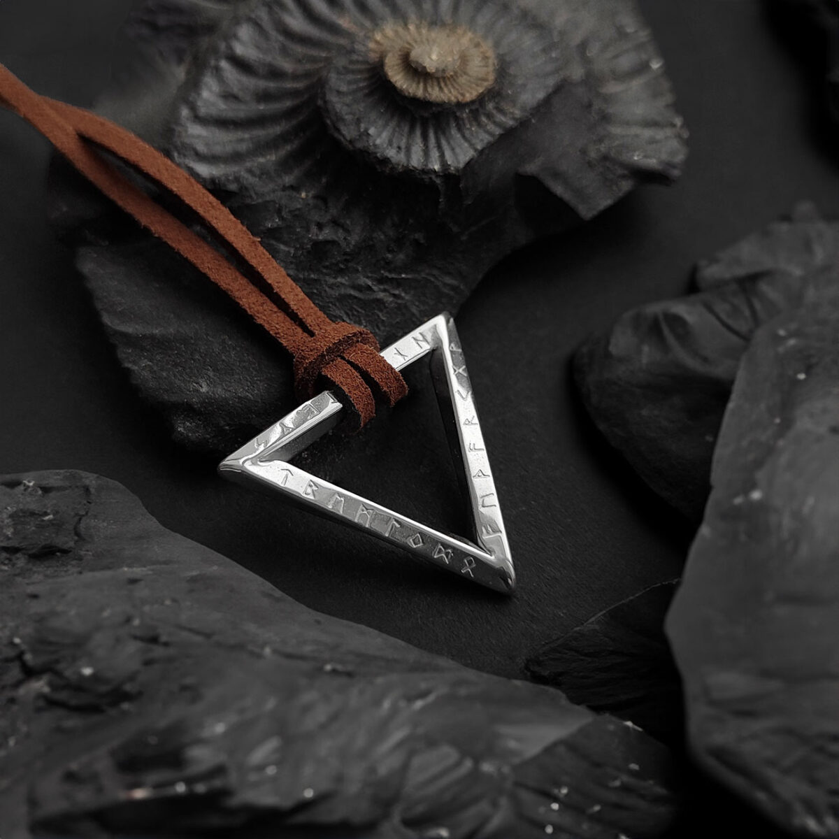 Triangular Runes Прикраса «РУНІЧНИЙ ТРИКУТНИК» – Ananda Incense