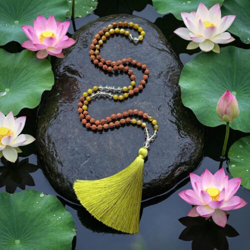 Мала «ANAHATA» (зеленый опал + рудракша + горный хрусталь)