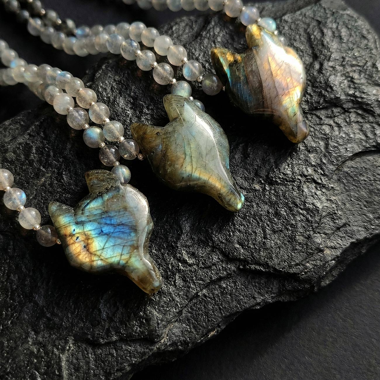 Мала «LA LOBA» (лабрадорит + лаврикіт + лава)